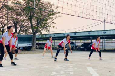 Cùng hội viên nữ Đại học CSND tranh tài thể thao